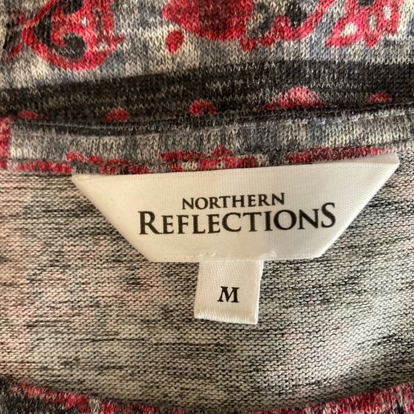 Gently Worn NORTHERN REFLECTIONS Black & Red Floral Tunic, size M - Picture 3 of 3